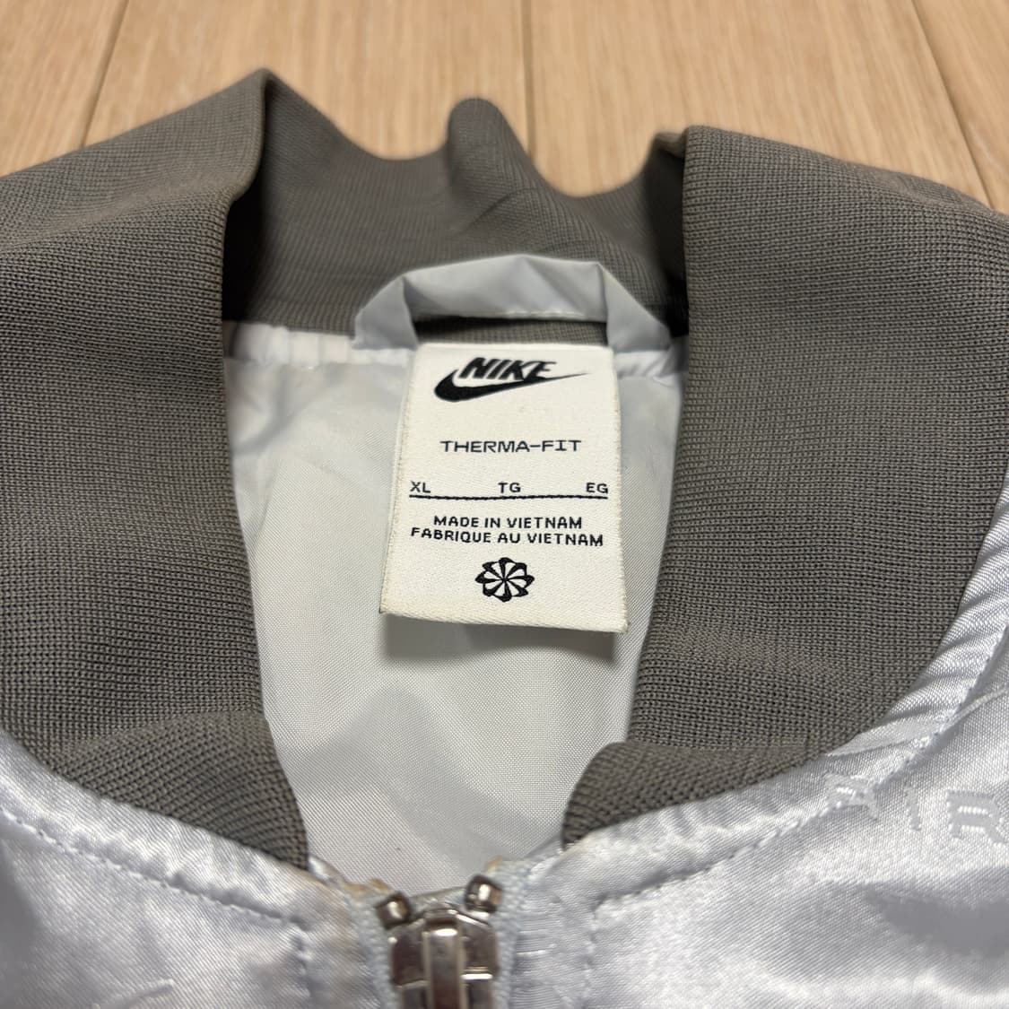 나이키 AIR 실버 스우시 봄버 자켓 상품이미지3