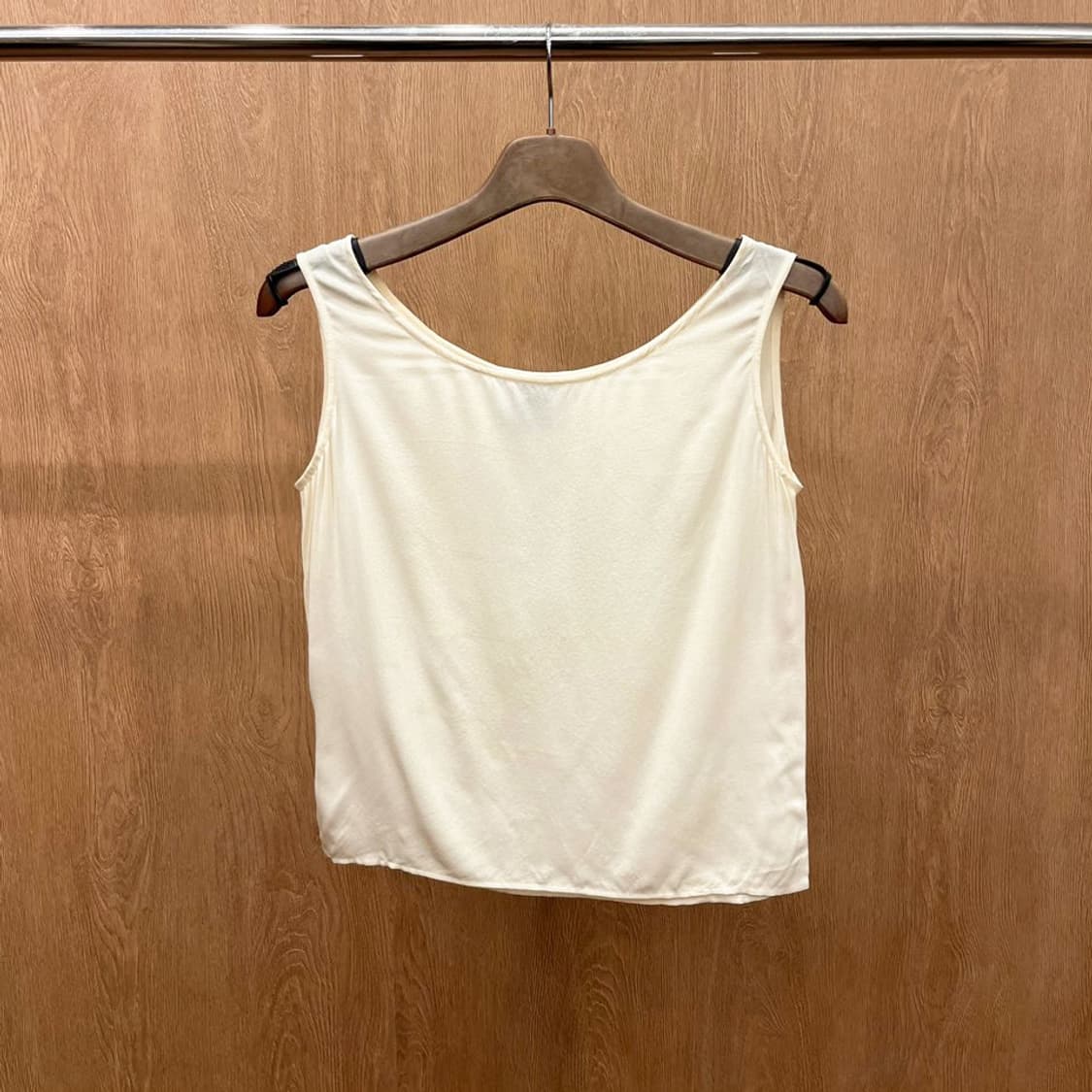 구찌 슬리브리스 블라우스 와이드 라운드넥 무지 디테일 레귤러핏 아이보리 상품이미지2