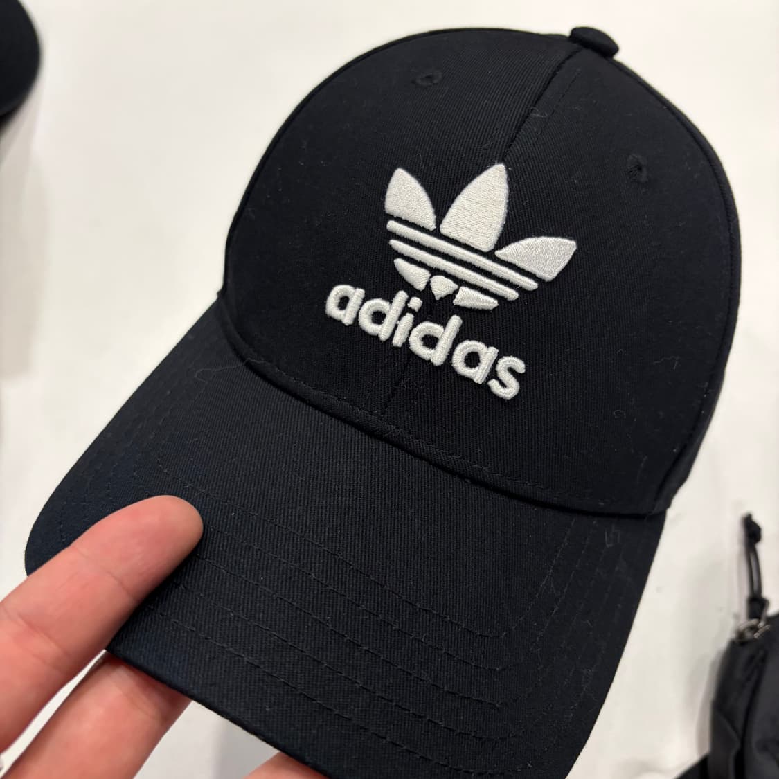 아디다스 블랙 볼캡 모자 상품이미지2
