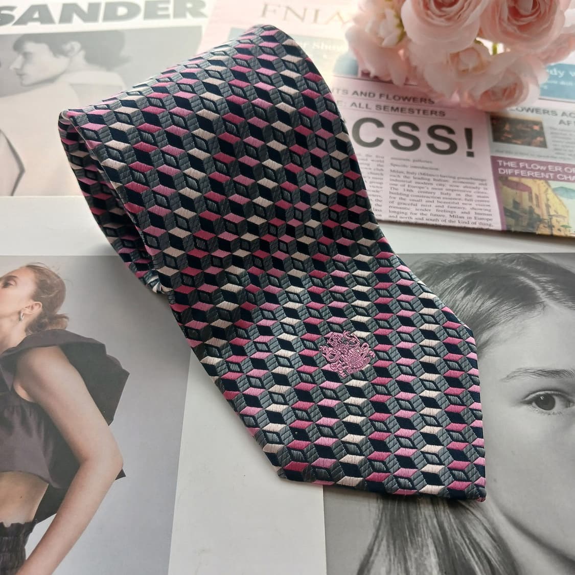 아쿠아스큐텀 실크 큐브 패턴 넥타이 9.7cm A+등급 A18794
 상품이미지2