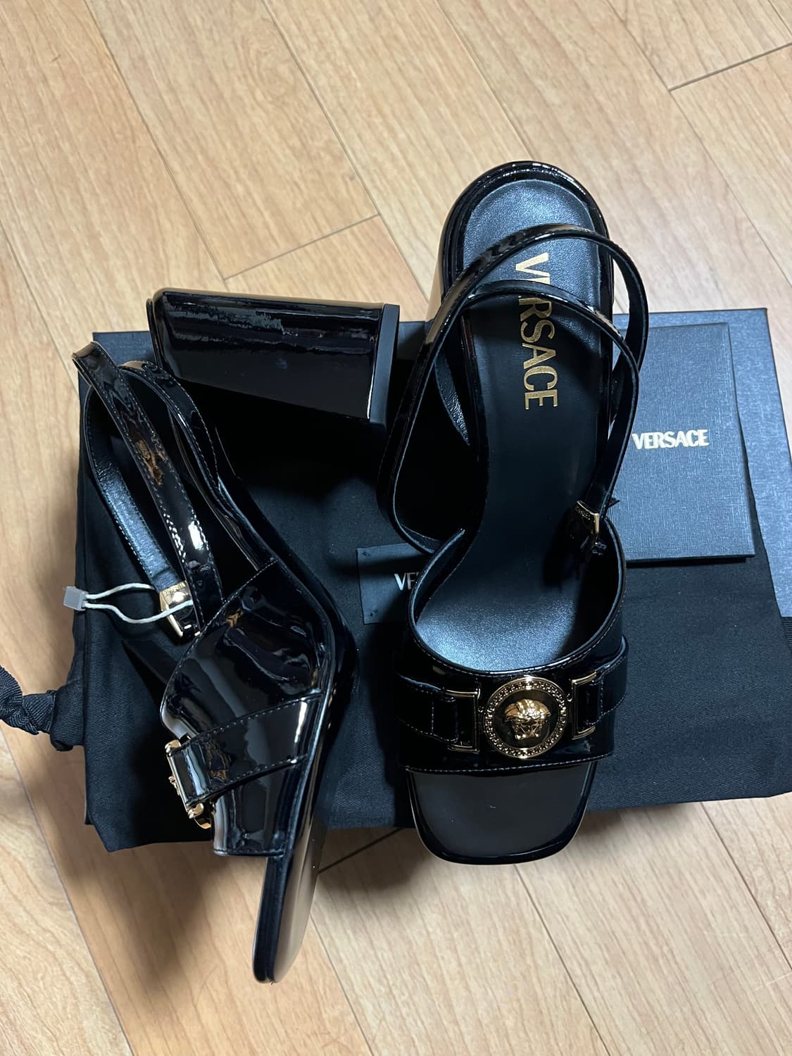 (새상품) VESSACE 샌들 us8 상품이미지2