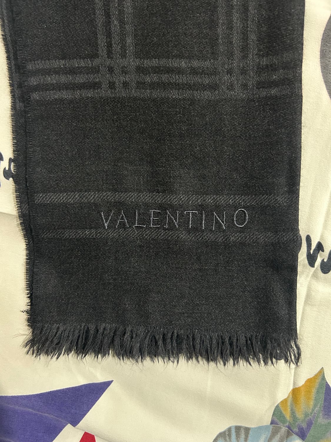 발렌티노 블랙 머플러 상품이미지4