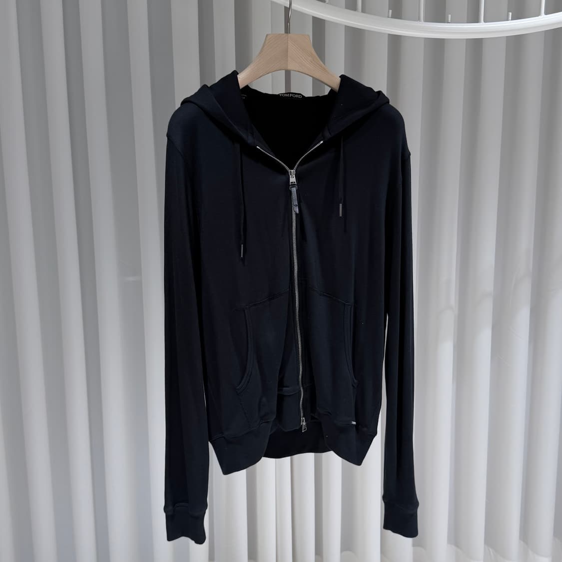 (A+/52) / 톰포드 집업 드로스트링 저지 후드 블랙 상품이미지3