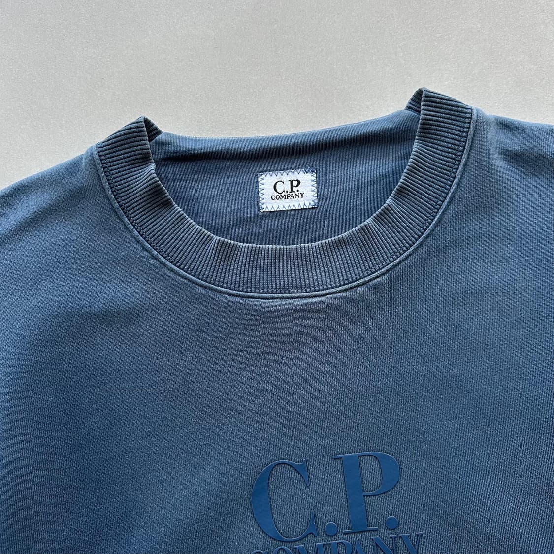 [M]씨피컴퍼니 C.P. COMPANY 로고 맨투맨 상품이미지7