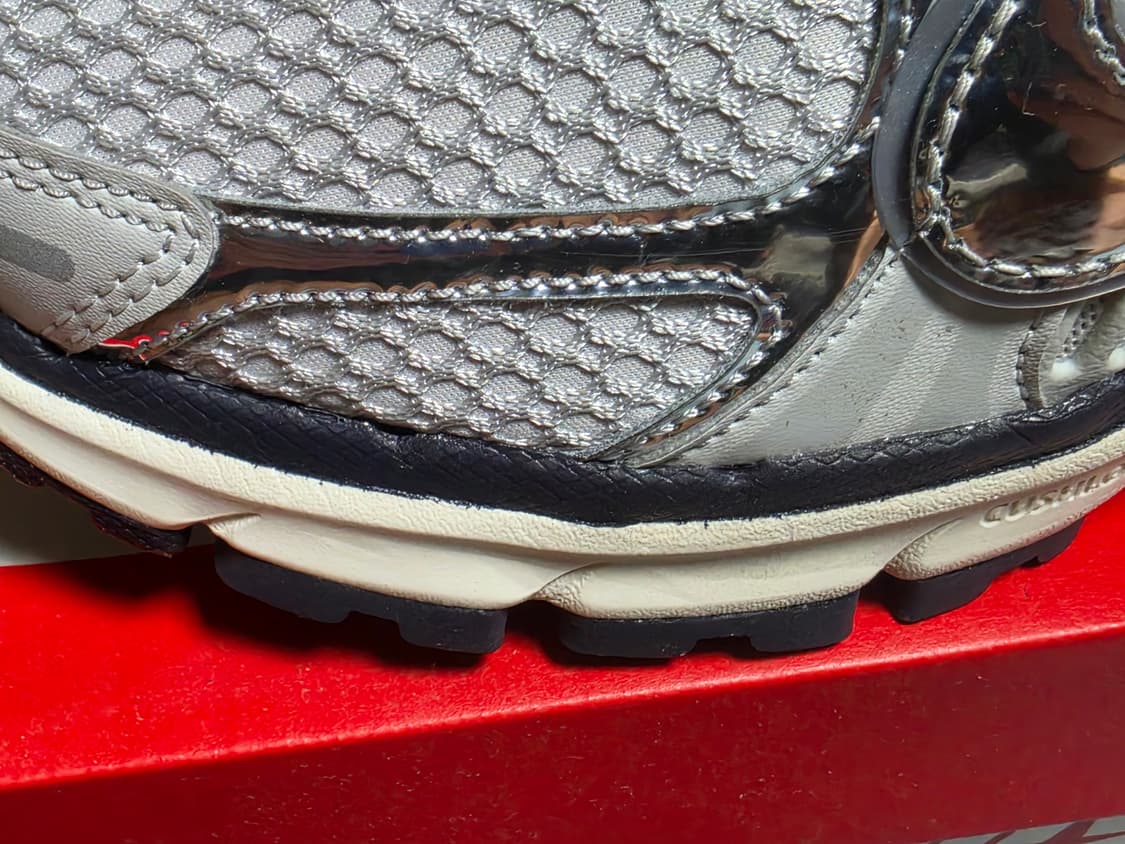 새상품 나이키 줌 보메로 5 포톤 더스트 그리드아이언 사이즈 275 좌우 상품이미지4