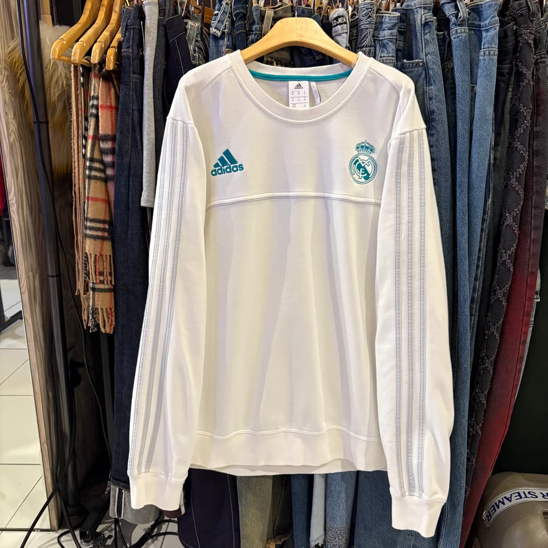 아디다스 레알마드리드 화이트 맨투맨 상품이미지3
