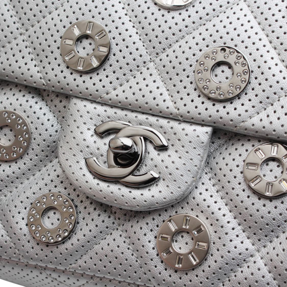 샤넬 메탈릭 실버 퍼포 참장식 은장 숄더백 (20번대) 상품이미지6