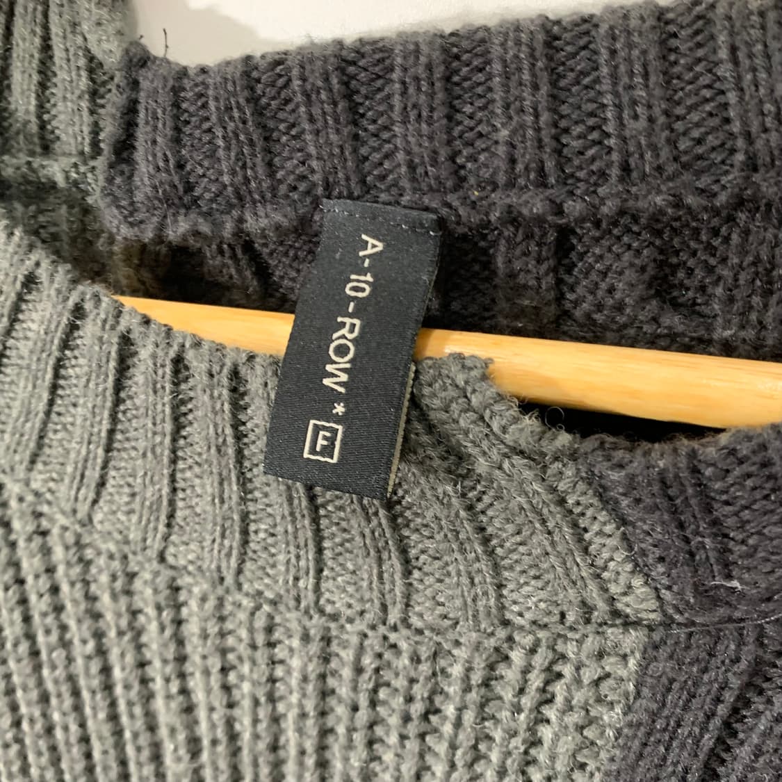 어텐션로우 언발란스 니트 상품이미지3