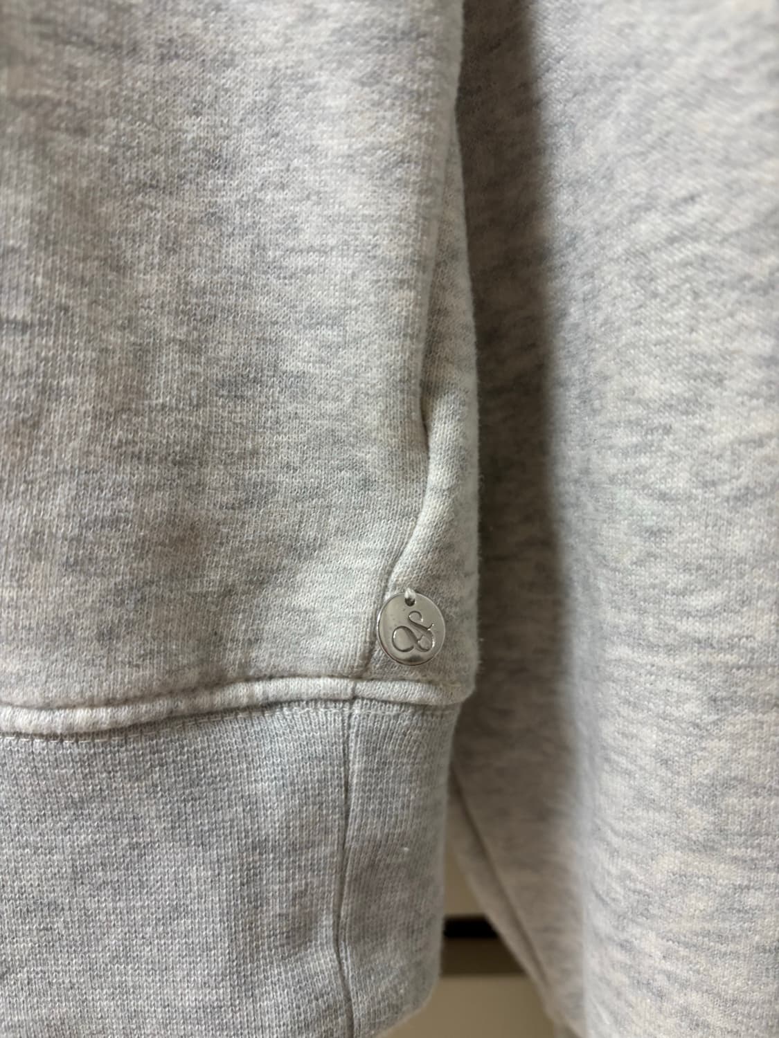 스캐치앤소다 자수 레터링 기모맨투맨 상품이미지3