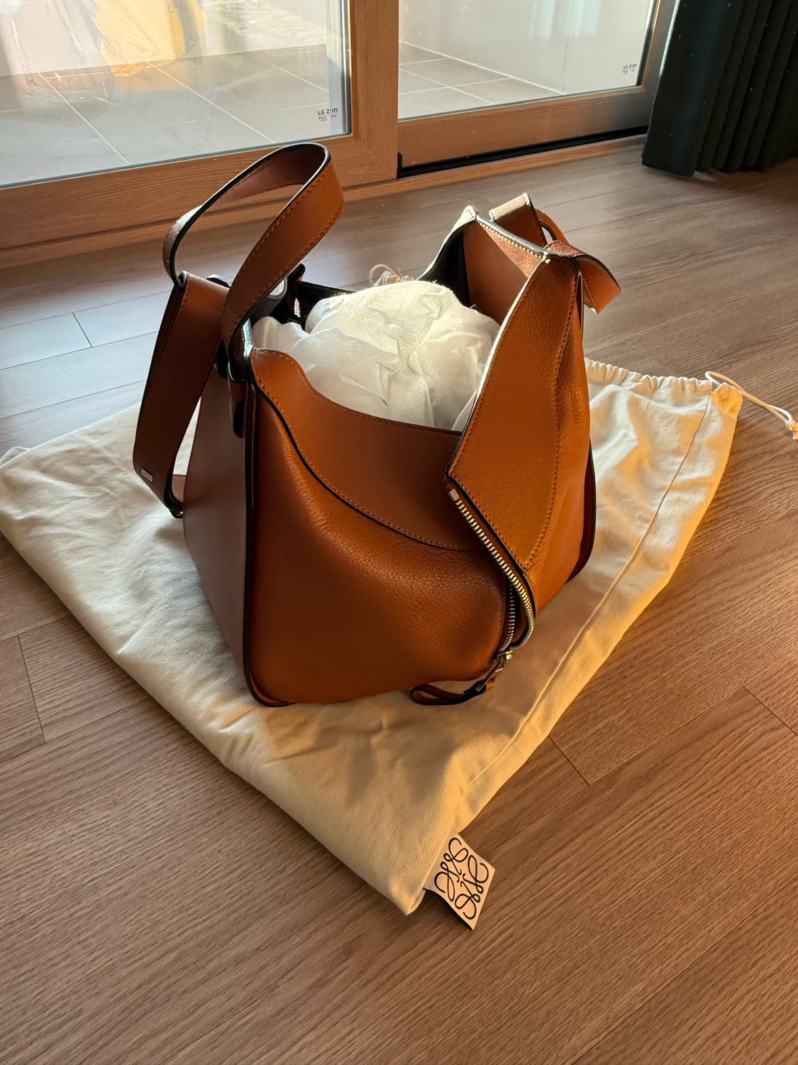 로에베 해먹백 탄컬러 미듐 상품이미지1