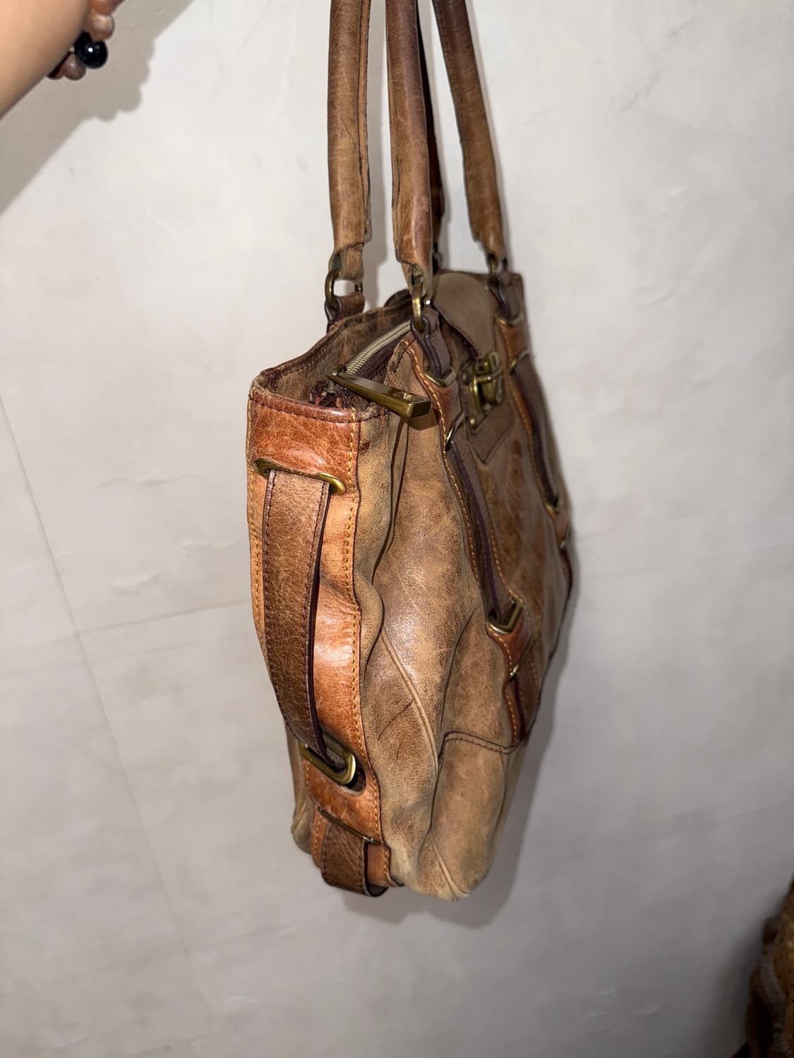 Marc Jacobs aging brown buckled tote bag 상품이미지3