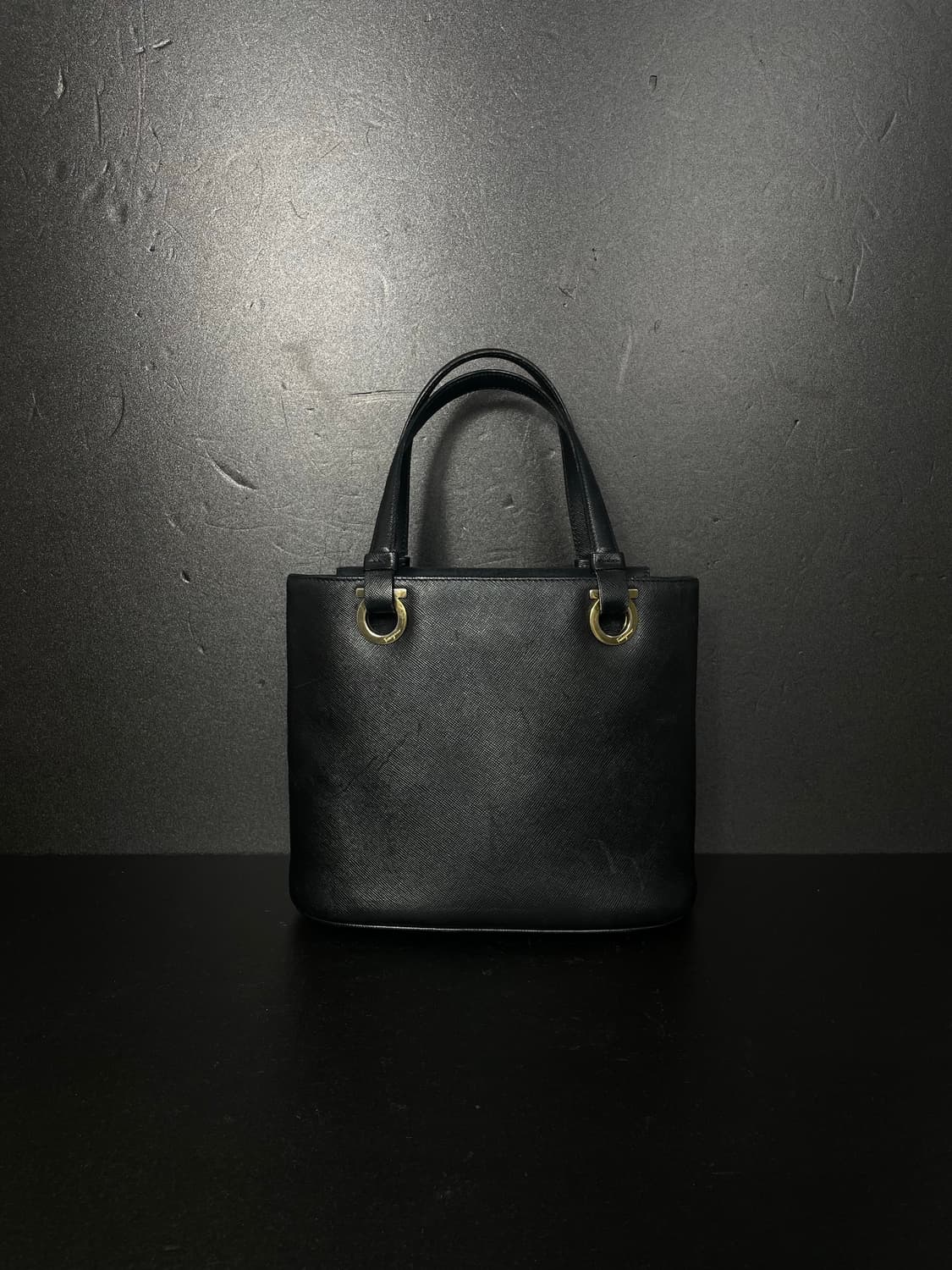 살바토레 페라가모 사피아노 간치니 스퀘어 토트백 상품이미지1