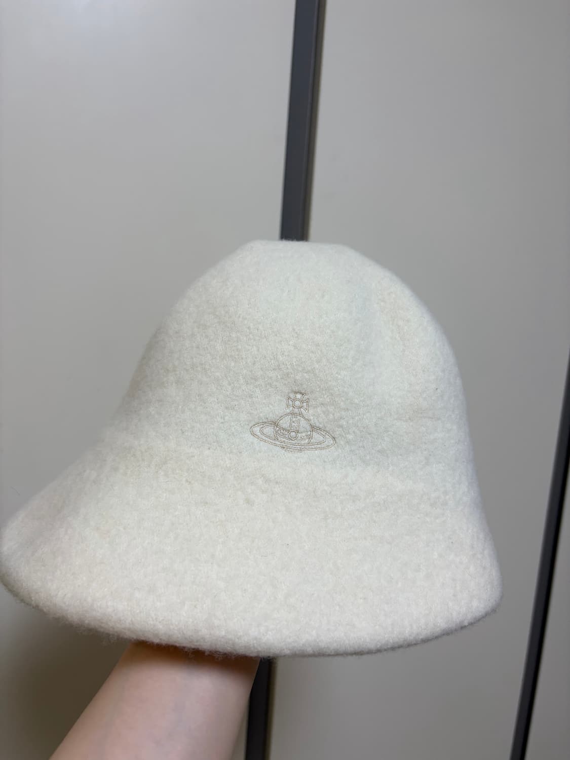 비비안웨스트우드 버킷햇 아이보리 상품이미지2