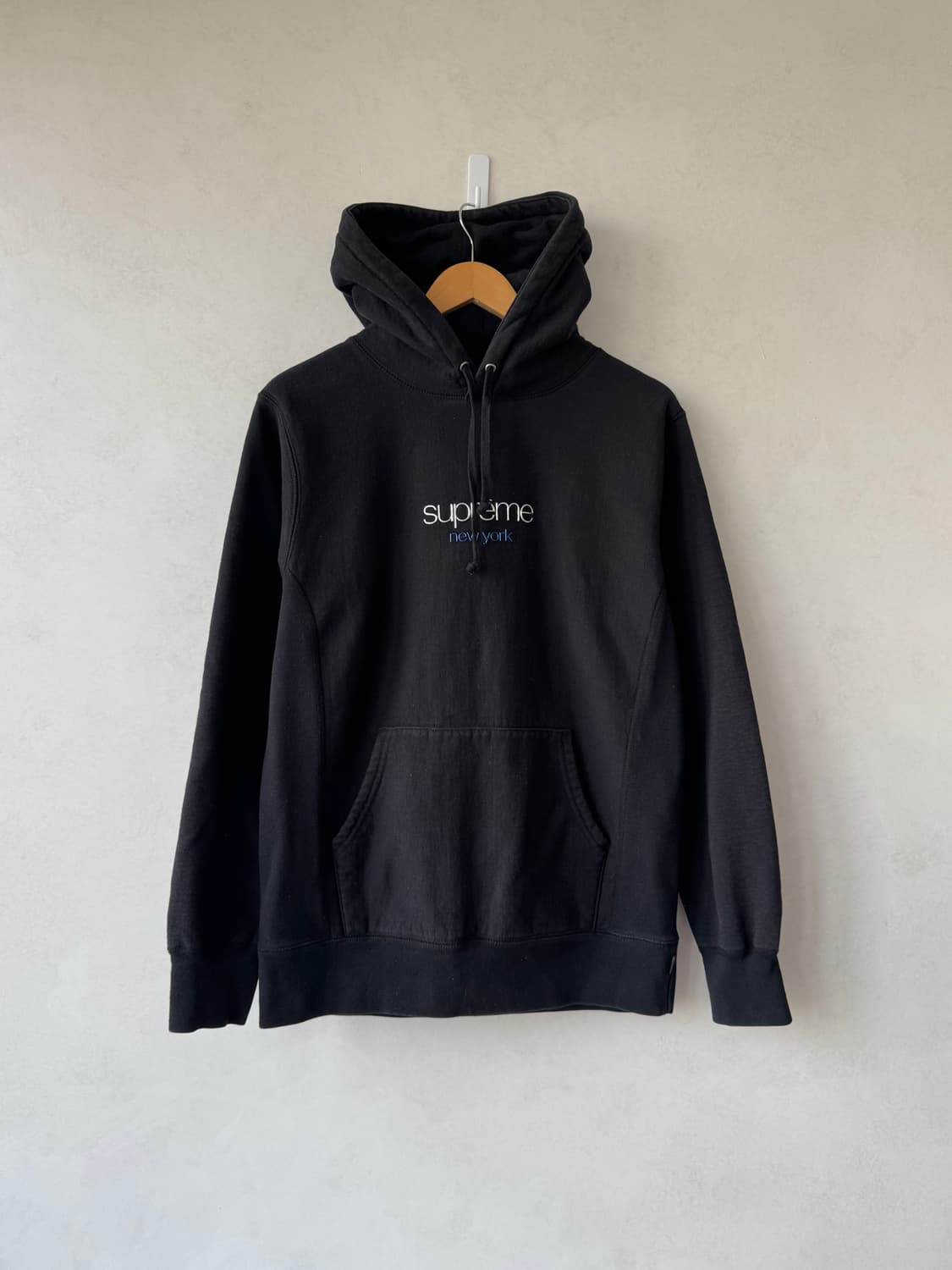 Fw16 슈프림 Chrome Classic 로고 후드티 상품이미지1