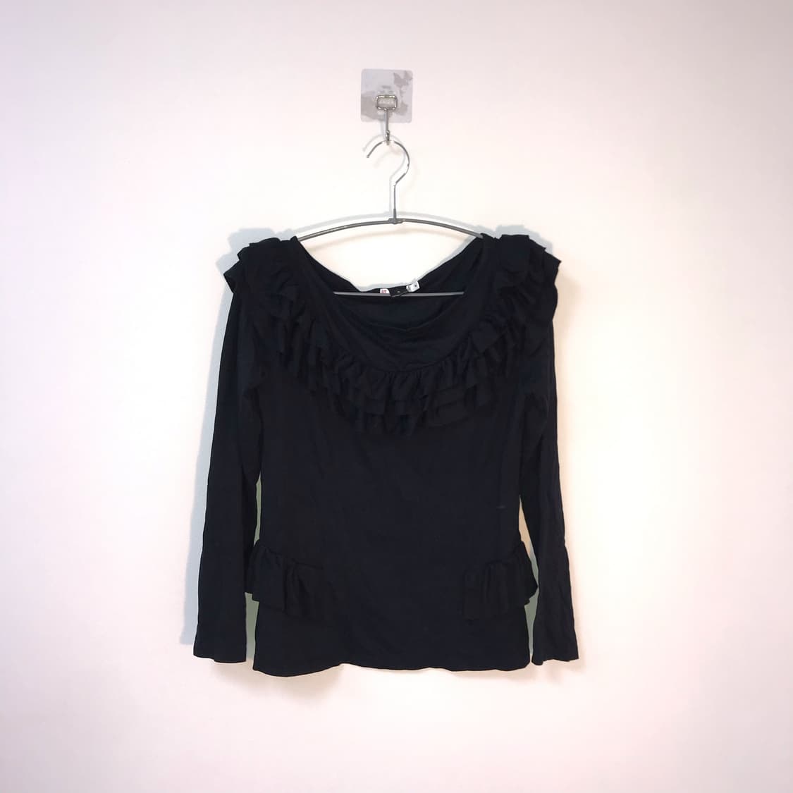 Frill Off-the-Shoulder Long Sleeve Top 상품이미지1