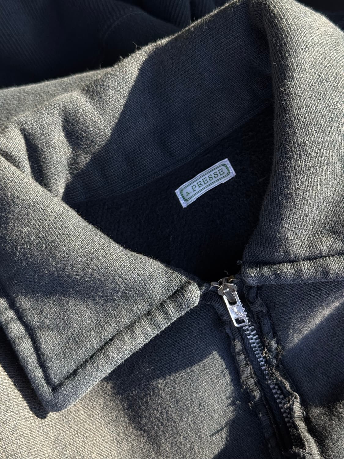 [4] 아프레쎄 25AW 빈티지 하프집업 스웻셔츠 블랙 상품이미지3