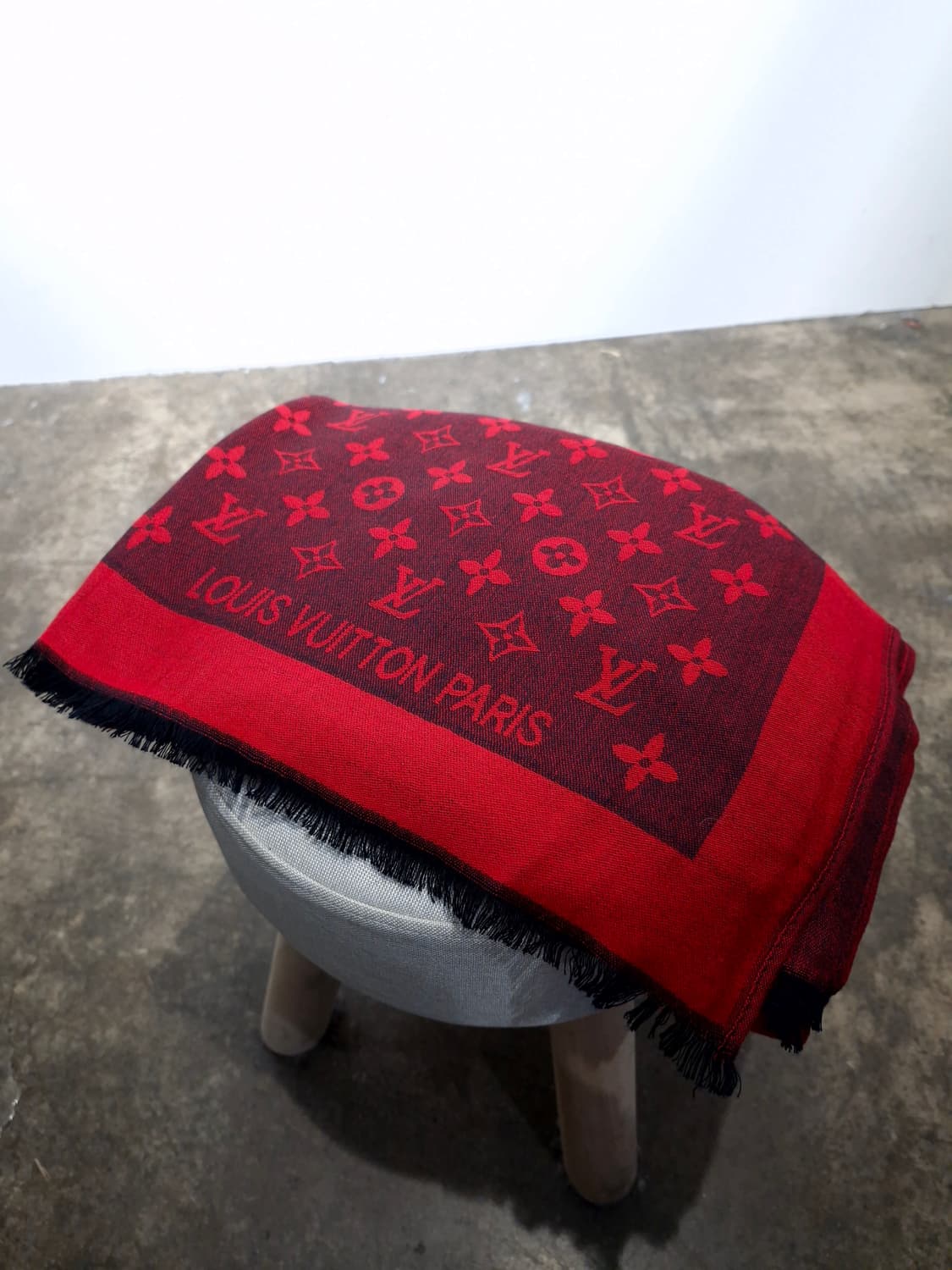 LOUIS VUITTON 루이비통 모노그램 레드&블랙 스카프 상품이미지3