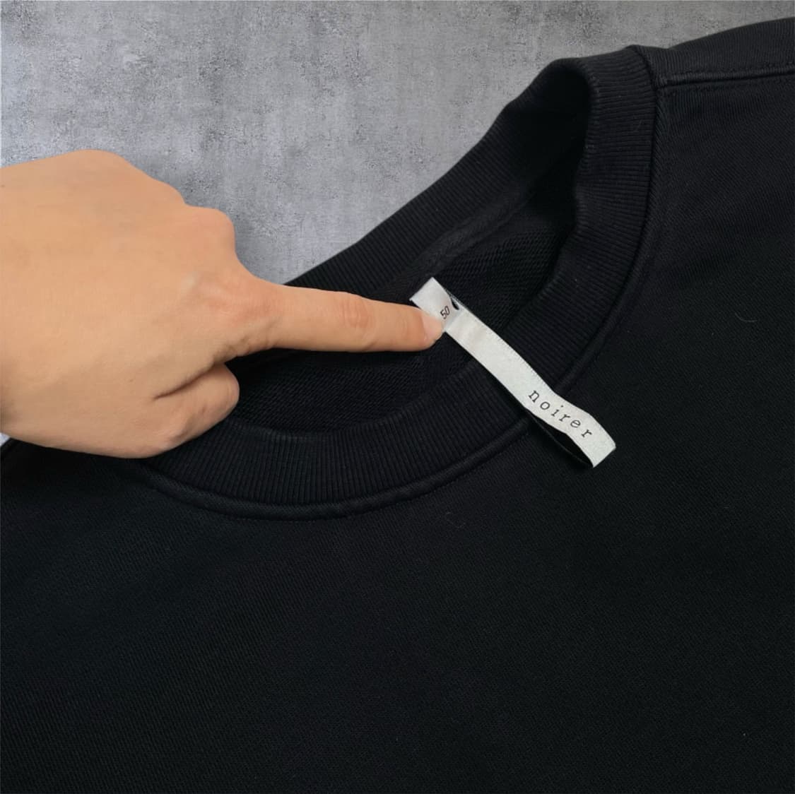 노이어 Noirer 블랙 ARCHIVE 로고 맨투맨 50 상품이미지2