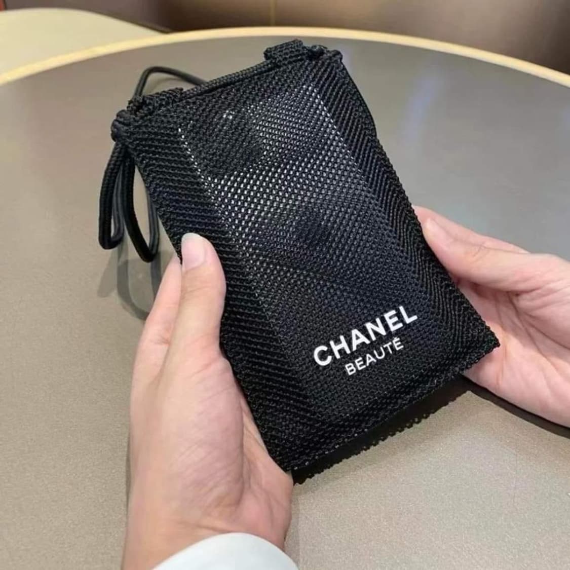 샤넬뷰티 메쉬여권 케이스, 여권가방 크로스백 상품이미지6