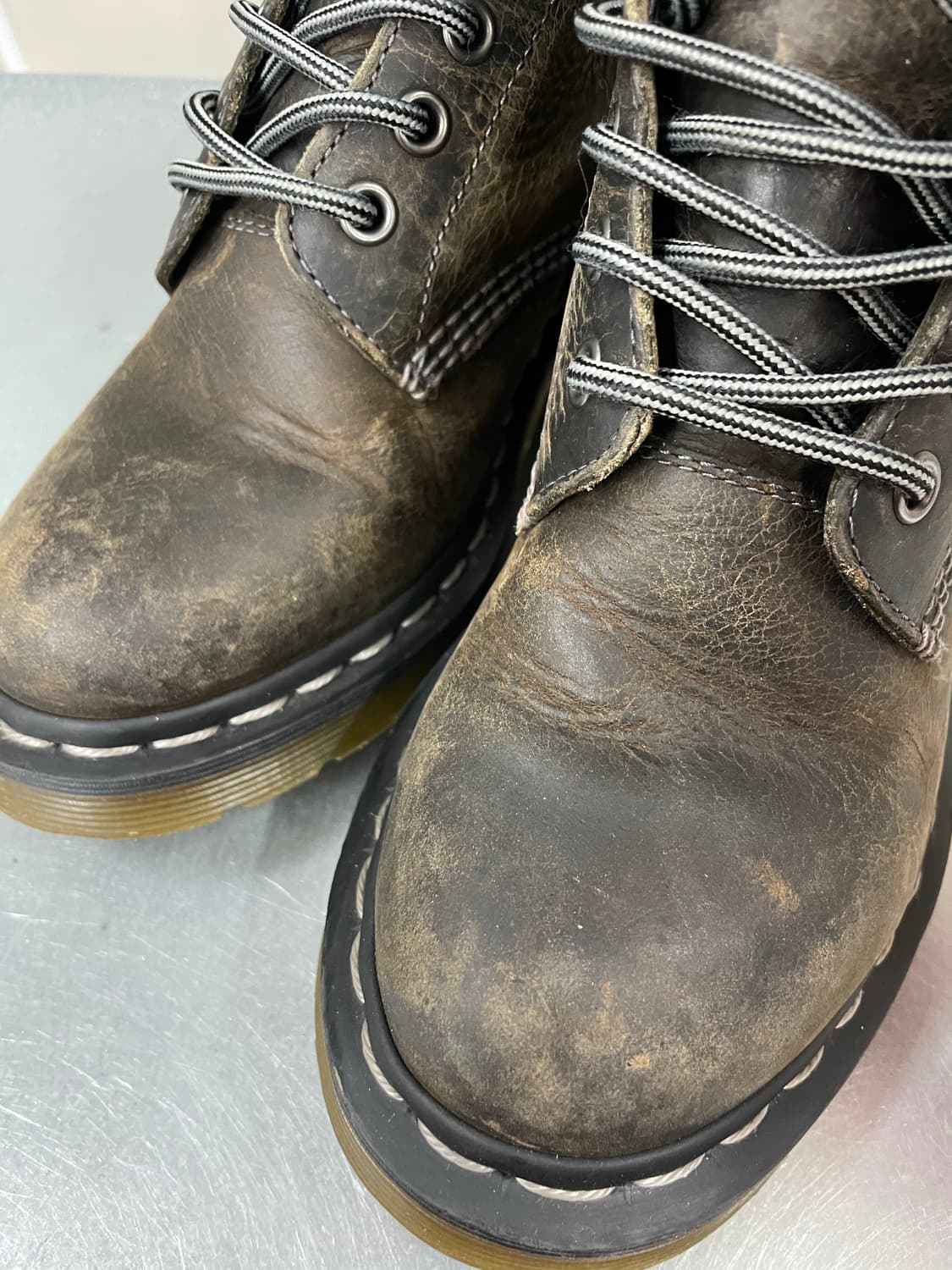 닥터마틴 다크브라운 8홀 워커 us5 상품이미지7