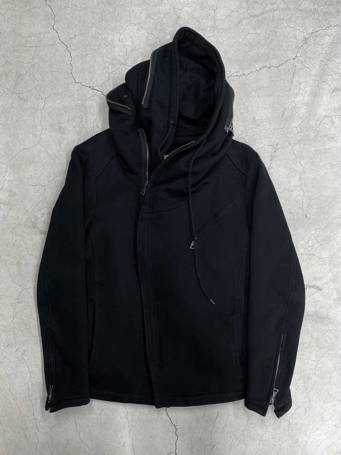 캐서린 햄넷 런던 비대칭 하이넥 자켓 상품이미지4