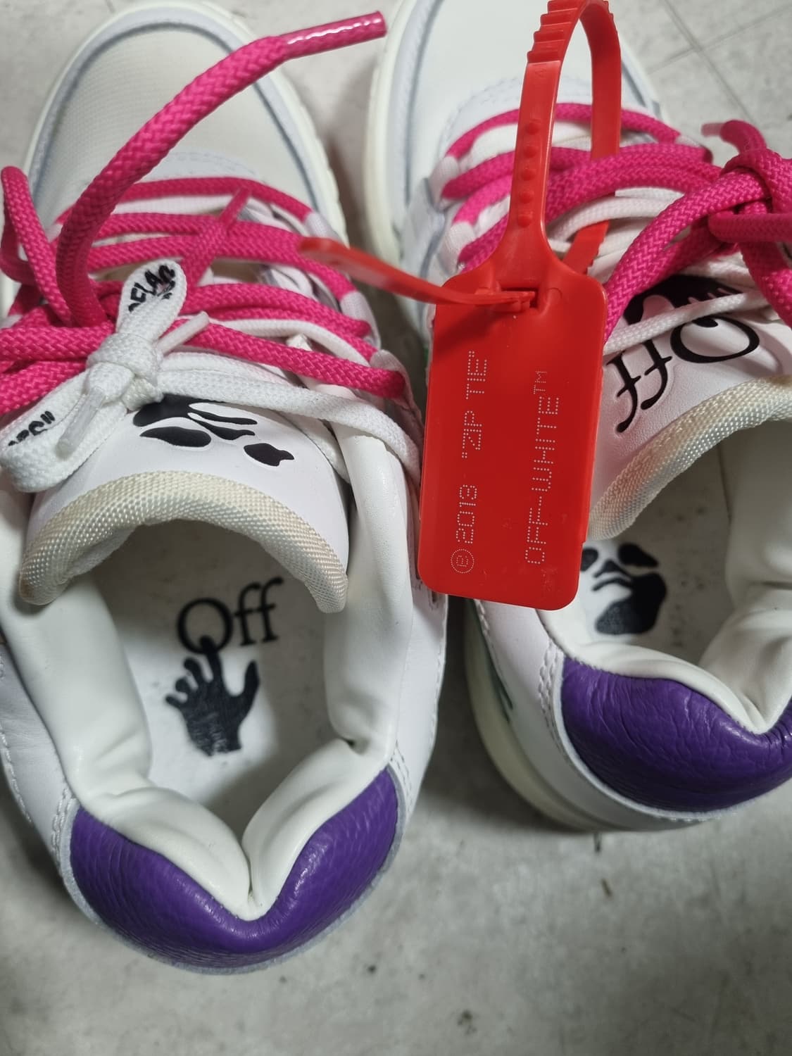 오프화이트 여성 스니커즈  상품이미지5