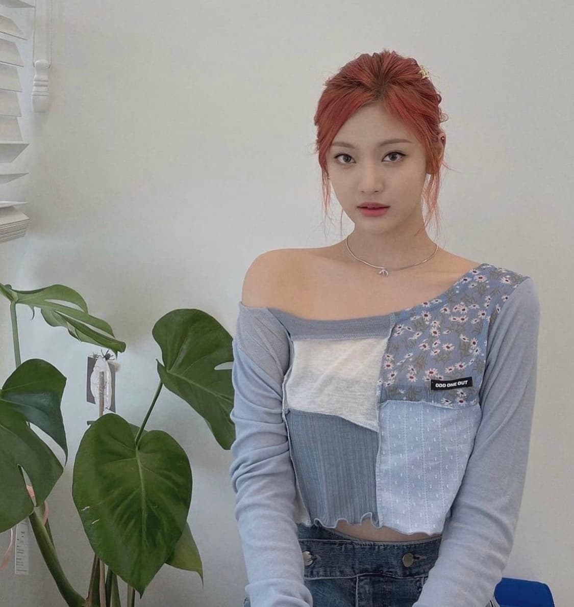 Odd one out 오드원아웃 긴팔티(닝닝 착용) 상품이미지3