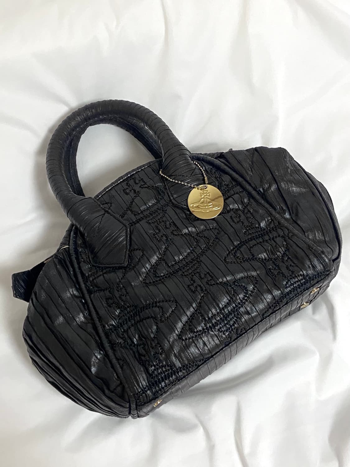 비비안웨스트우드 퀼팅 블랙 토트백 상품이미지1