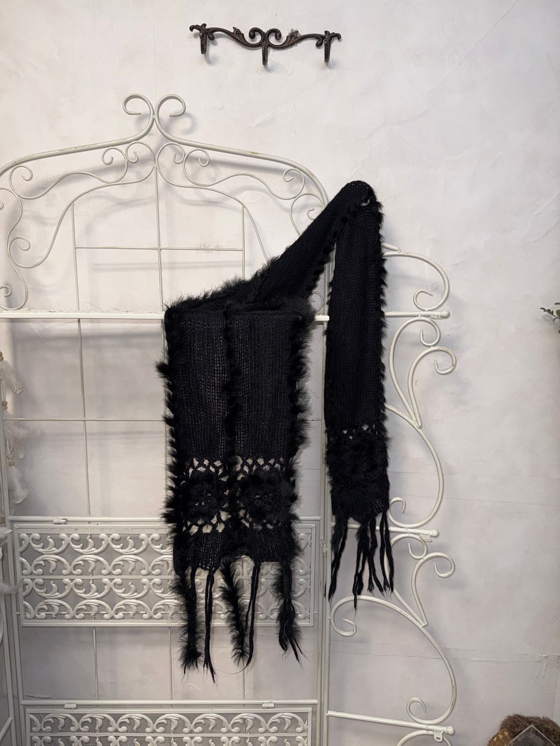 Black rabbit fur trimmed crochet muffler 상품이미지1