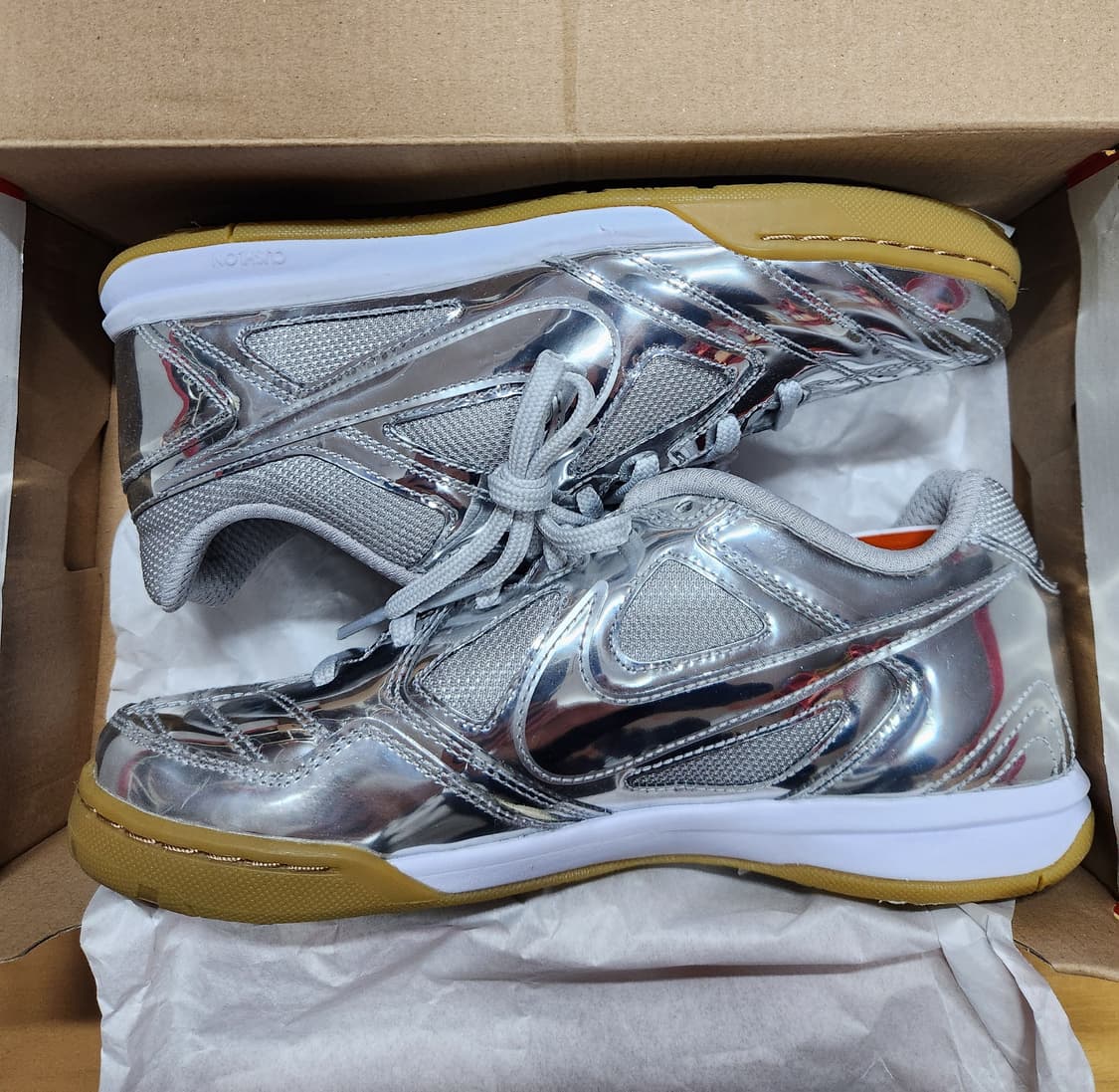 새상품 나이키 가토 LV8 메탈릭실버 245사이즈 상품이미지1