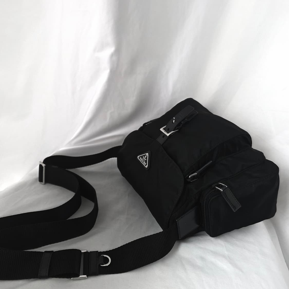[정품 PRADA] 프라다 사이드 투포켓 나일론 크로스백 메신저백 공용 상품이미지3
