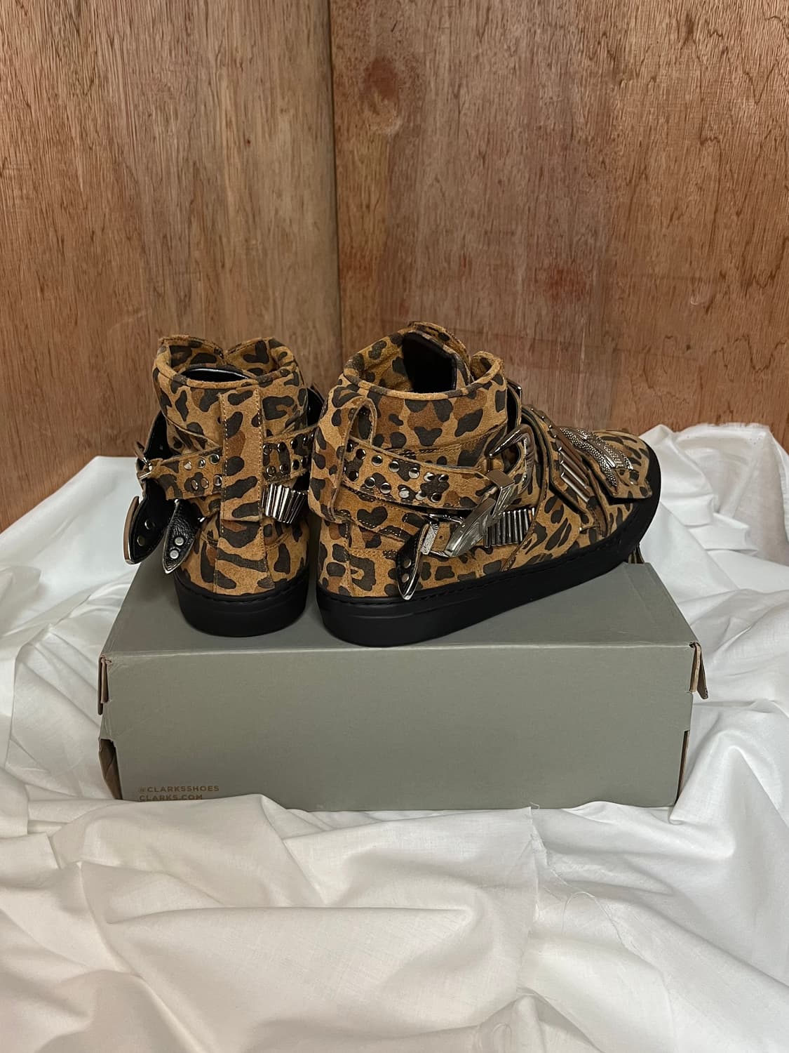 토가 풀라 메탈 스터드 레오파드 스니커즈 상품이미지3