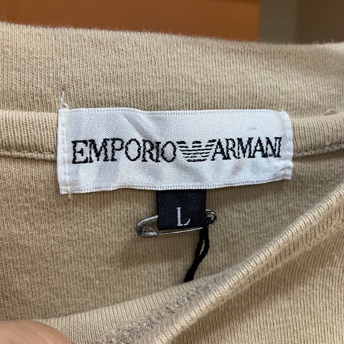 엠포리오 아르마니 로고 베이지 롱슬리브 L 상품이미지2