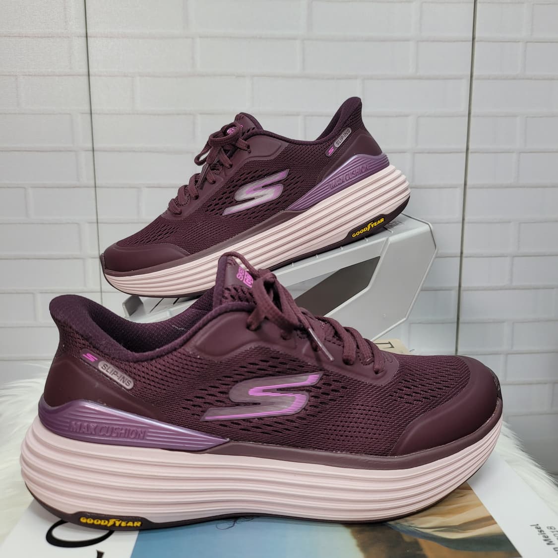 2025년 스케쳐스 맥스쿠셔닝 스니커즈 운동화 신발 230사이즈 거의새것 상품이미지1