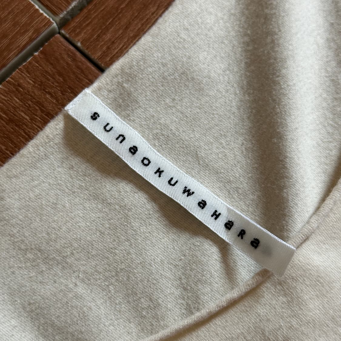 Sunao Kuwahara wide neck cotton 1/2 tee 상품이미지8