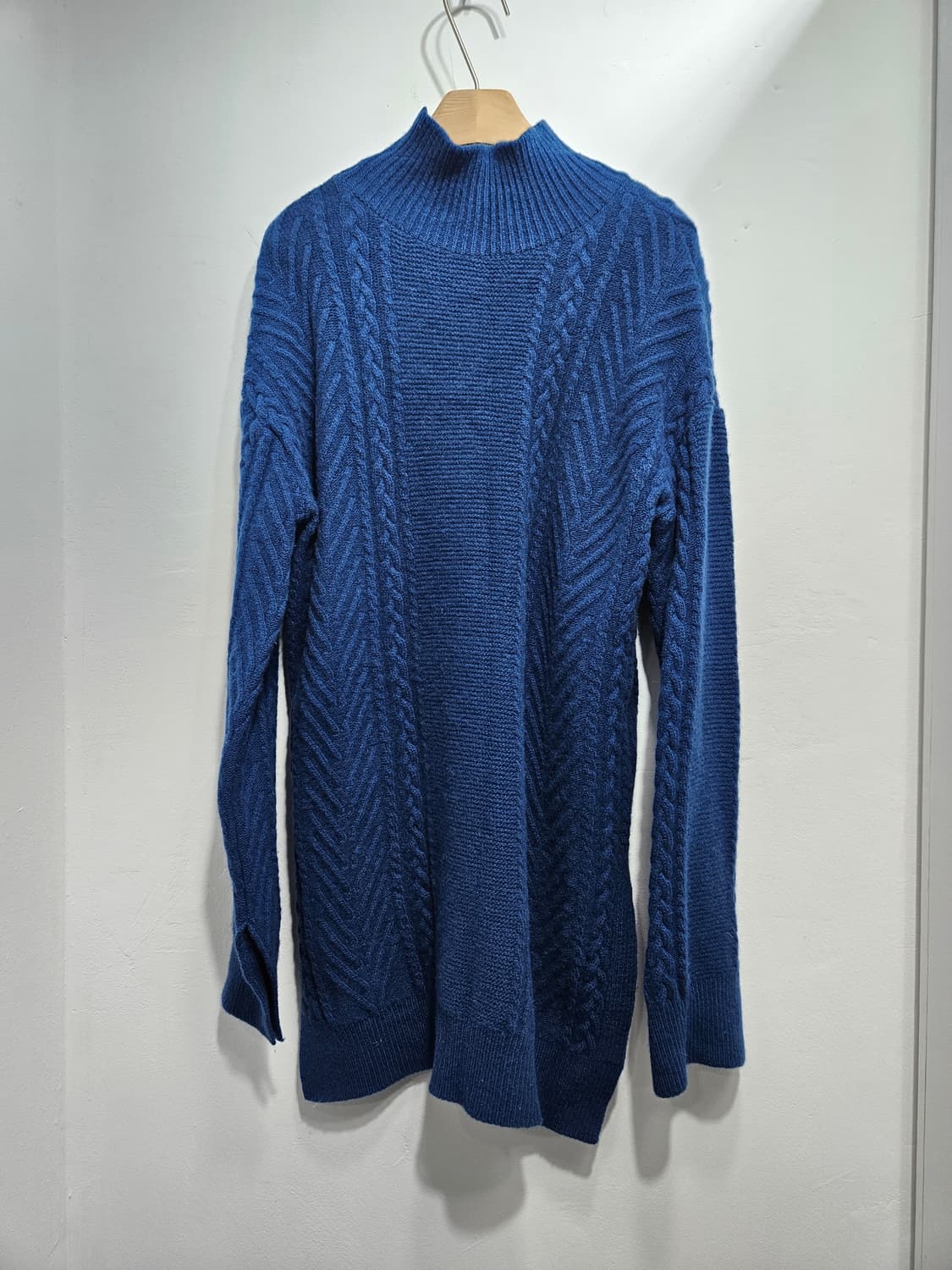 청색 꽈배기 터틀넥 니트 풀오버 상품이미지8