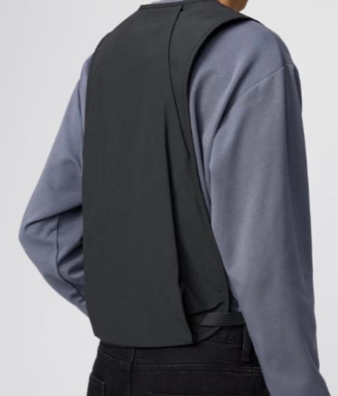 유니클로 U 유틸리티 베스트 블랙M 사이즈 새상품 팝니다! 상품이미지3