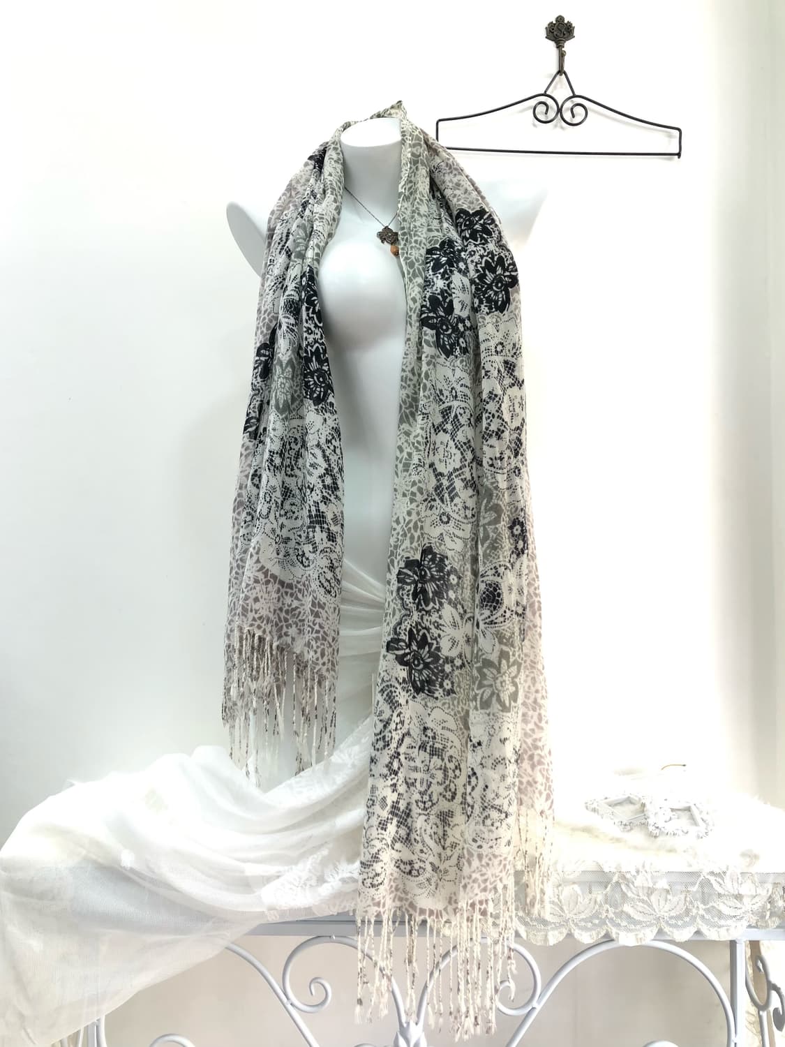 ethnic floral pattern tassel muffler 상품이미지1