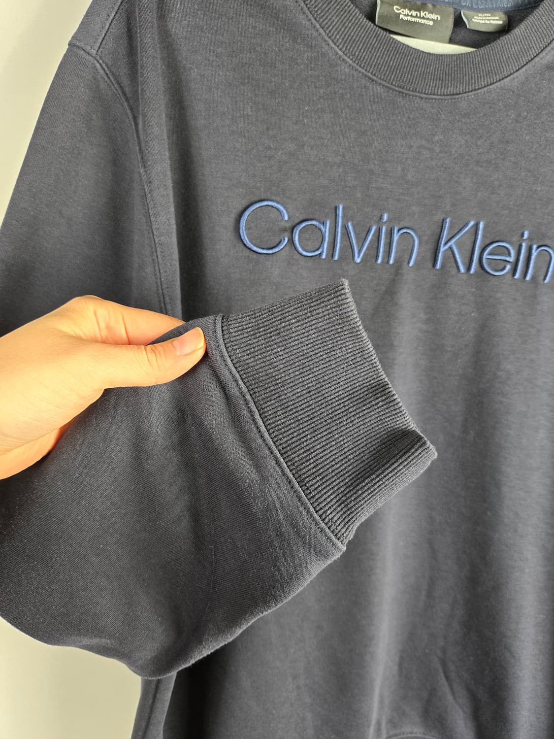 [무료배송]CK 캘빈클라인 XL 남성 퍼포먼스 맨투맨 네이비 상품이미지4