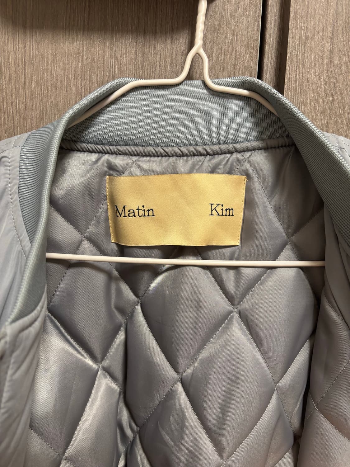 마뗑킴 슬리브 스티치 셔링 MA-1 점퍼 그레이 상품이미지3