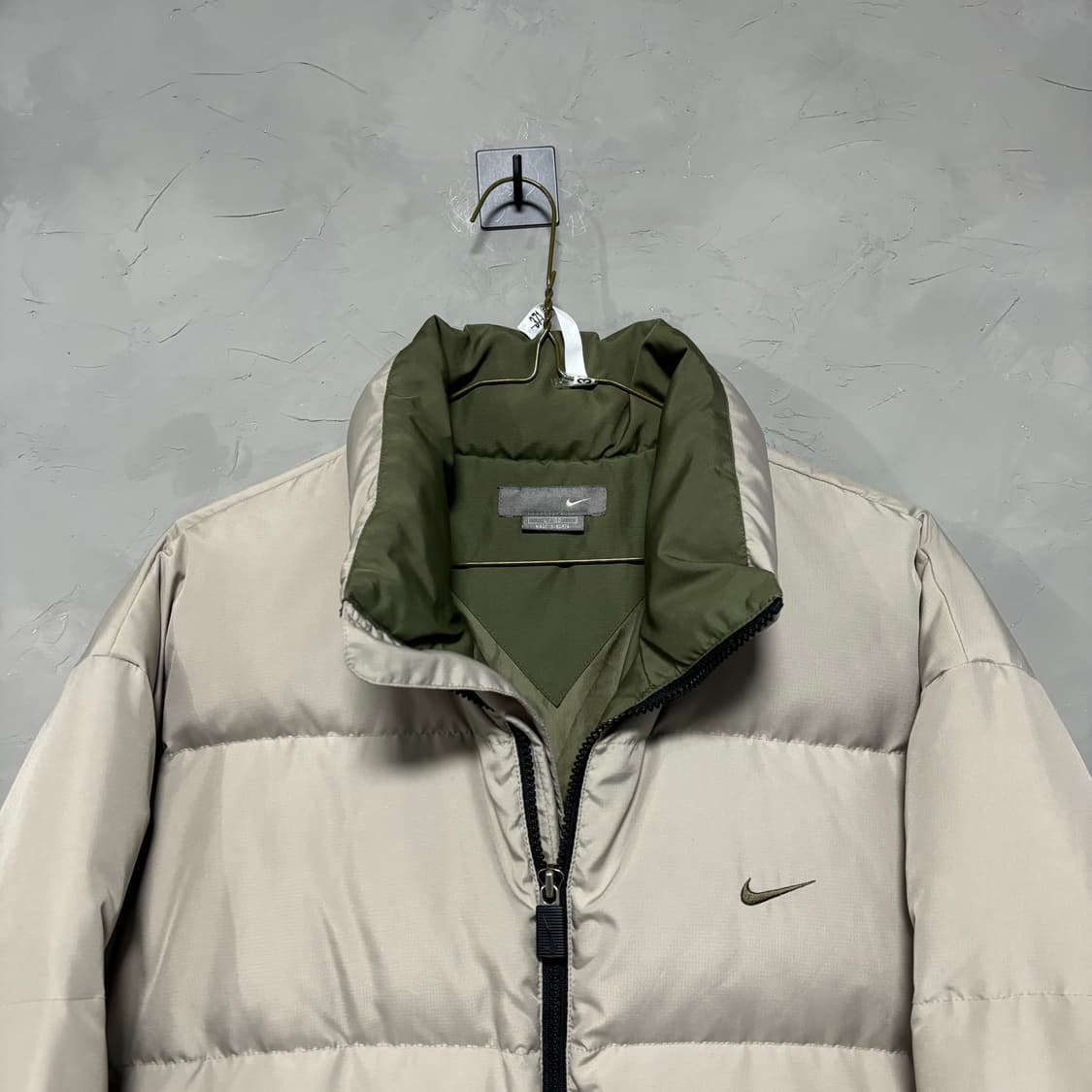 나이키 스우시 뉴챔프 구스다운 패딩 카키 베이지 상품이미지2