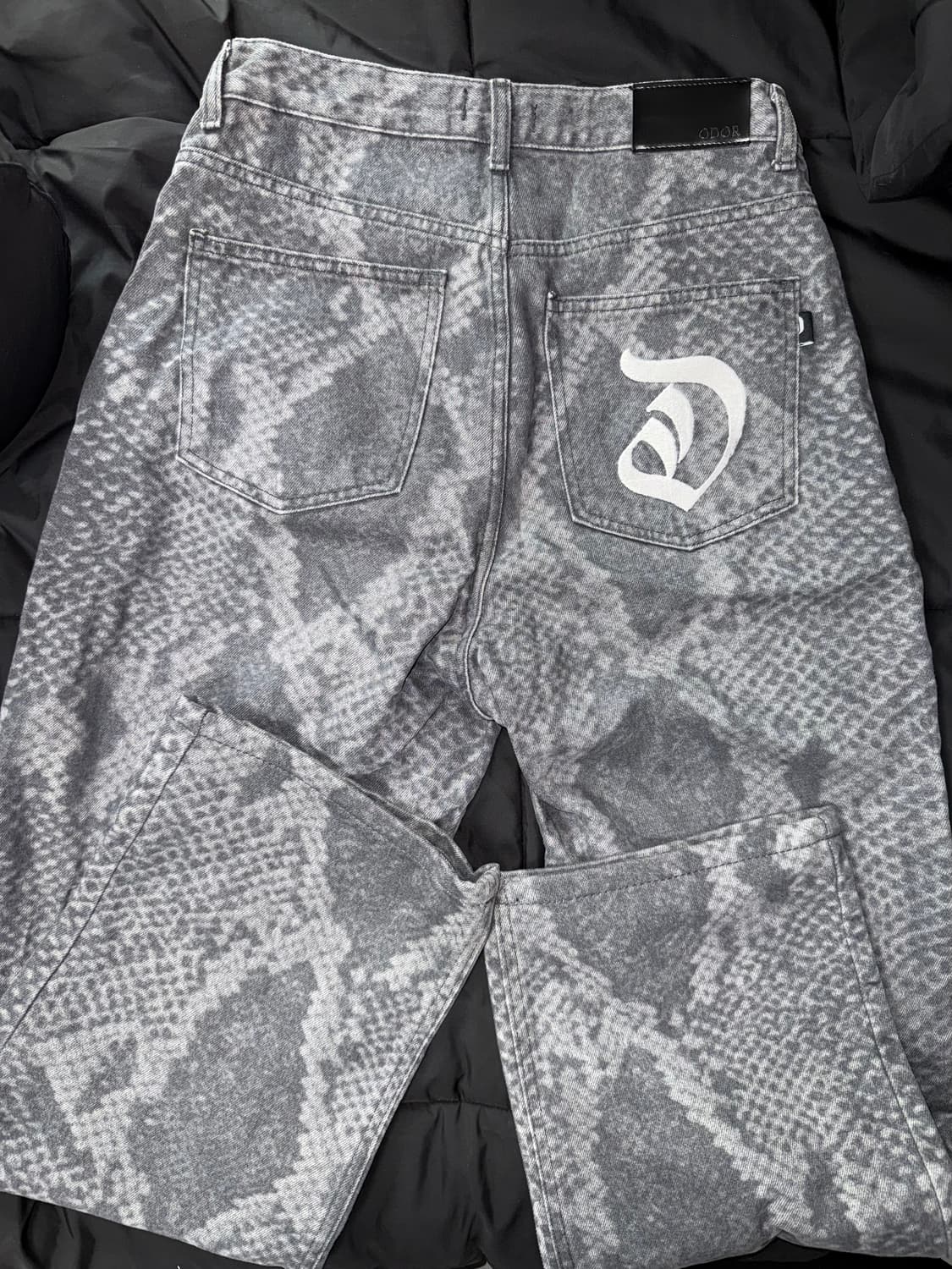 오도어 Kay python pants 상품이미지5