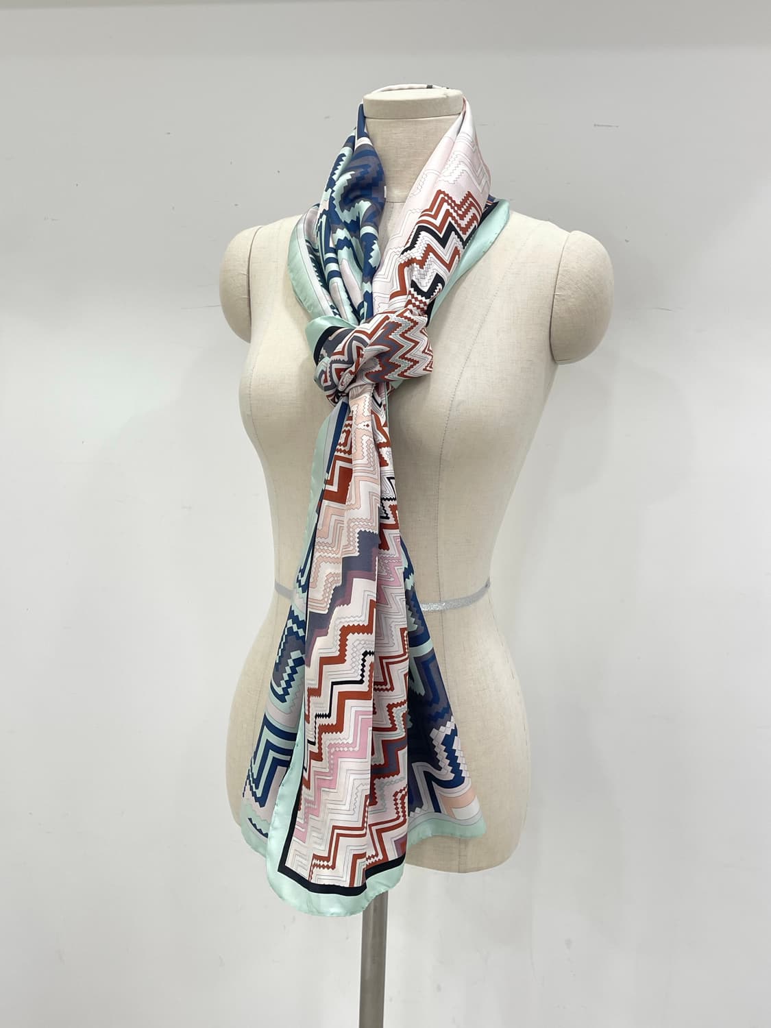 미소니 실크 머플러 상품이미지2