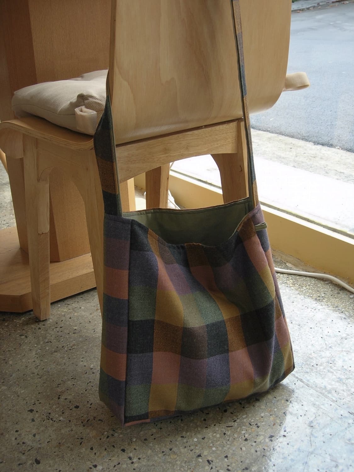 폴린리브즈 체크 백 상품이미지3