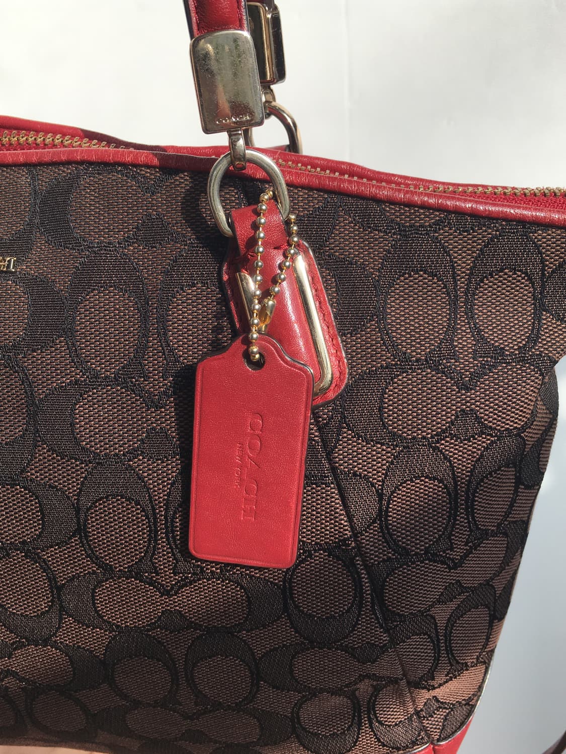코치 켈시 아웃라인 시그니처 사첼백 레드 상품이미지3