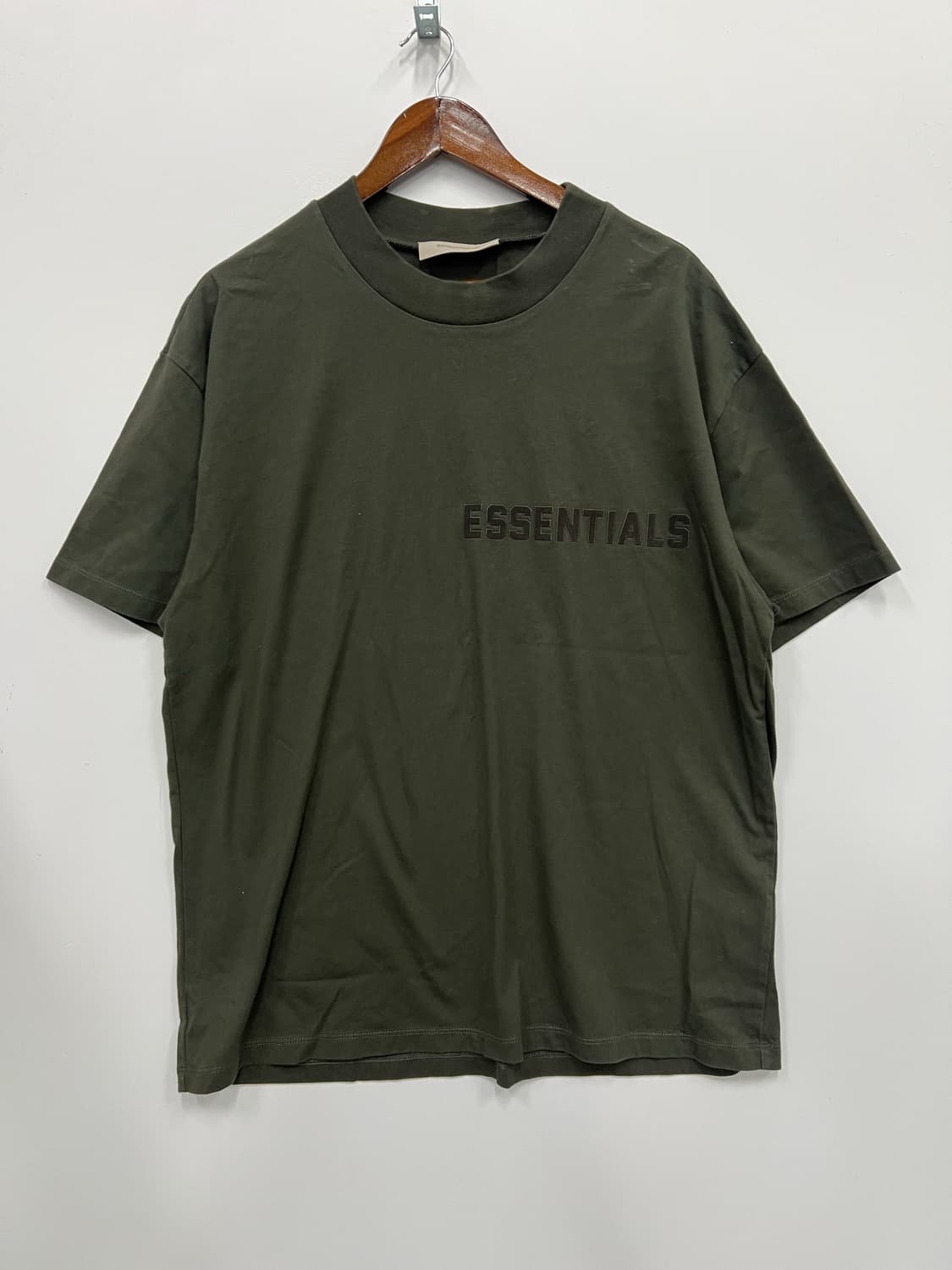 ESSENTIALS  카키색 티셔츠 상품이미지1
