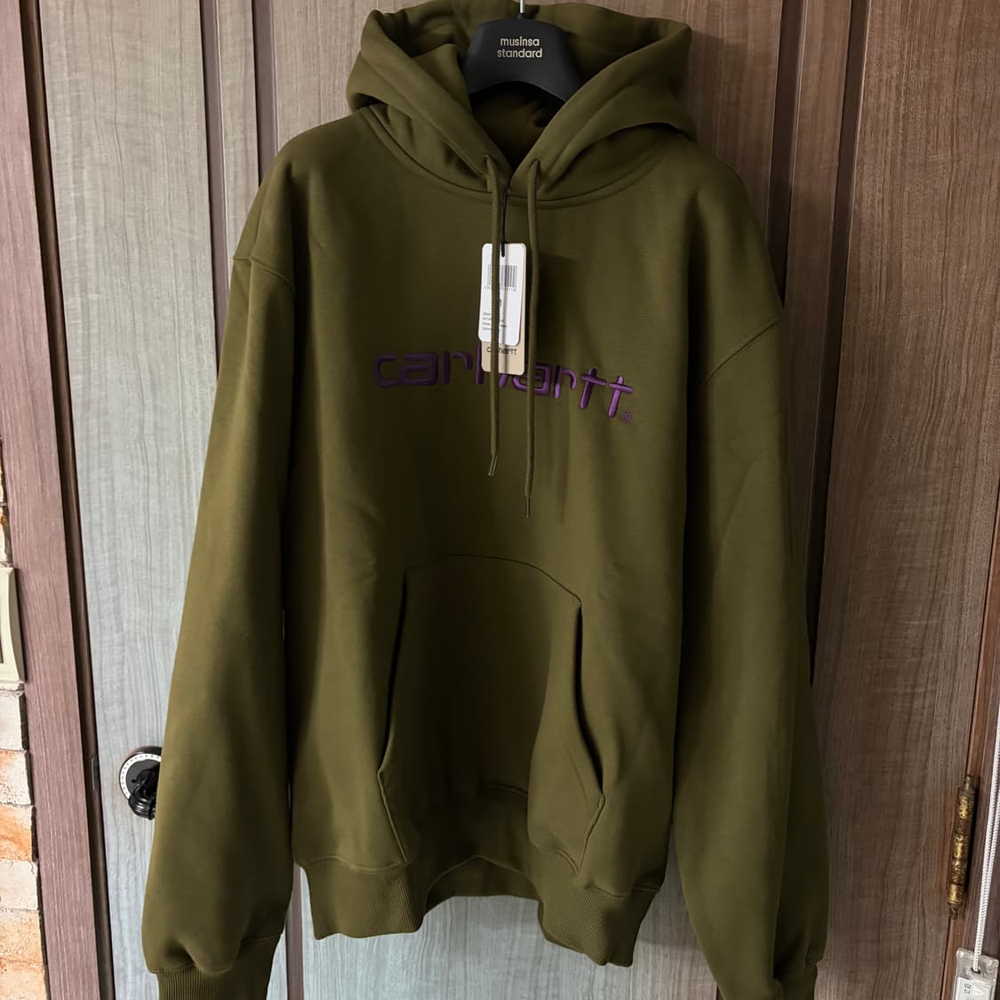 새상품(M)칼하트WIP 스트립트 자수로고 후드티 카키 상품이미지1