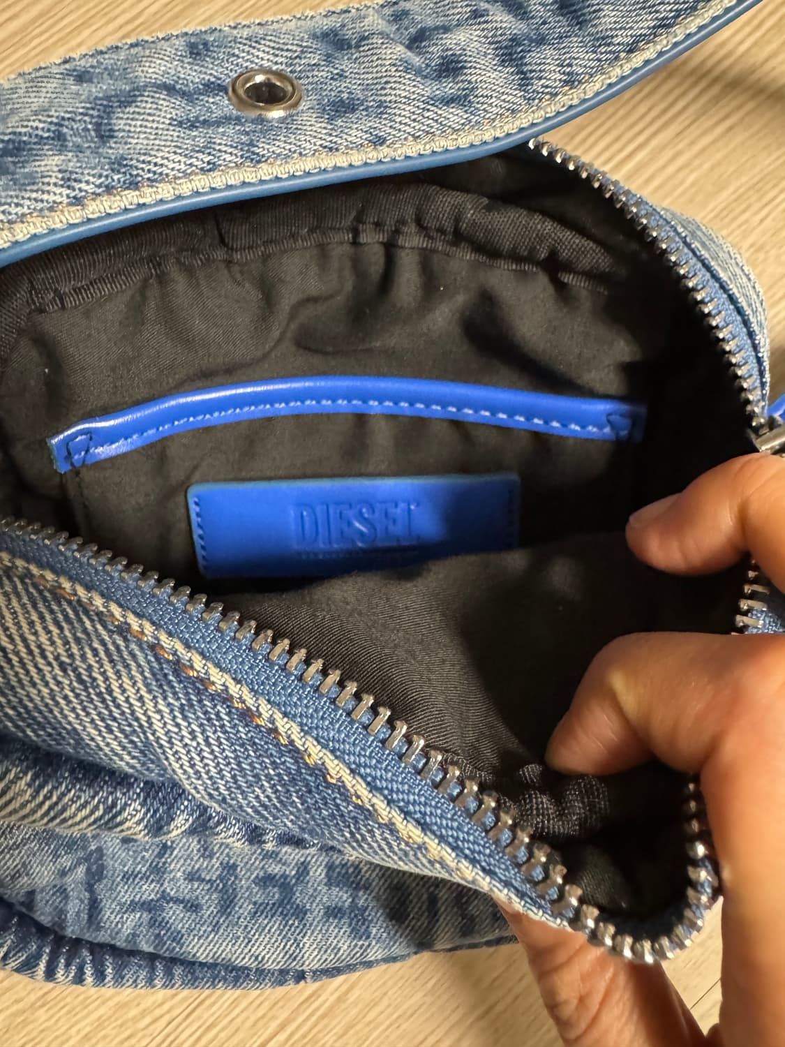 디젤 데님숄더백 상품이미지5