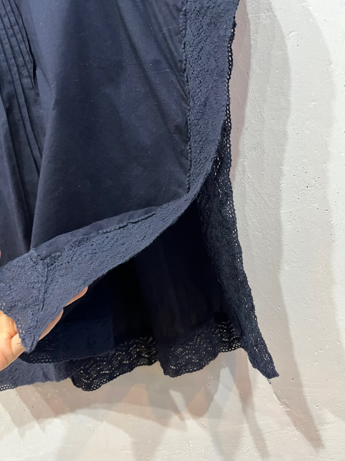 어스뮤직 JPN 네추럴라벨 블라우스 네이비  상품이미지6