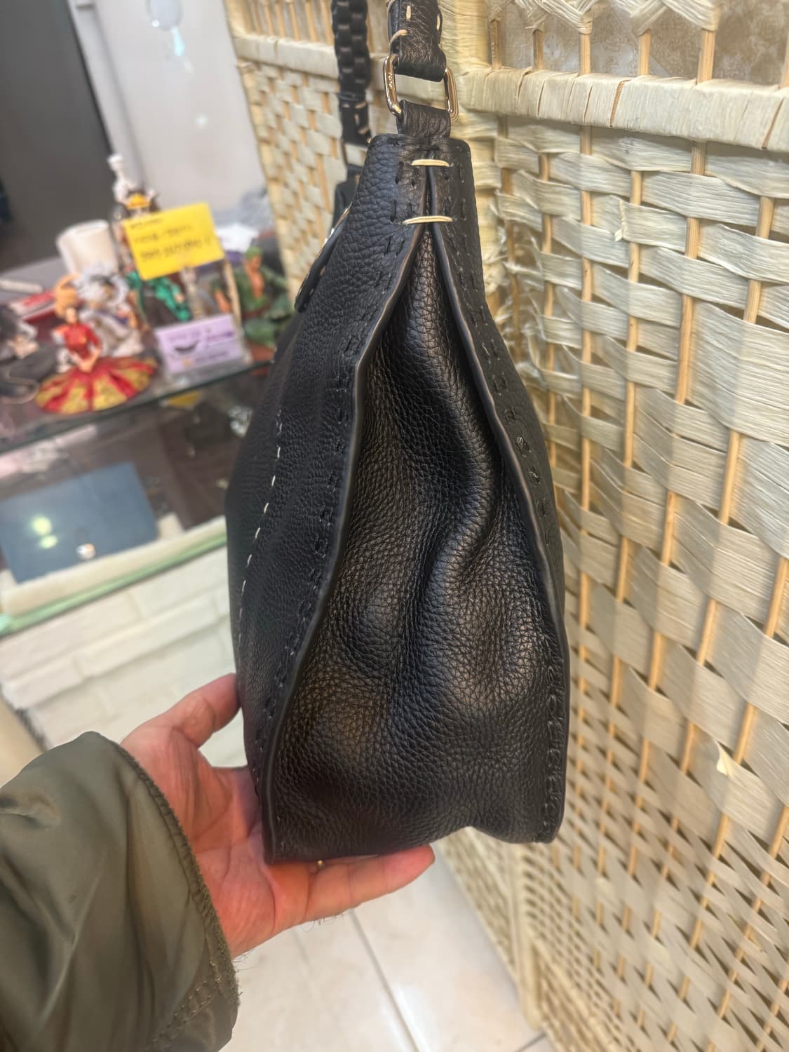 정품 펜디 셀러리아 쇼퍼백 팝니다 상품이미지2